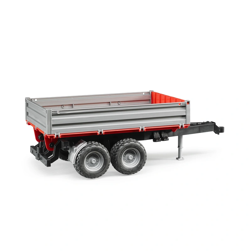 Vista lateral del remolque abatible 02019 de Bruder con caja basculante, tres laterales practicables, eje tándem y pie de apoyo desplegable.