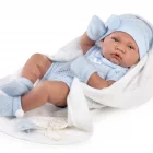 Muñeco Recién Nacido Lúi con Toquilla de Antonio Juan recostado, de 42 cm, con cuerpo de vinilo, tacto especial y diseño sexuado.