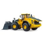 Vista trasera de la Cargadora Volvo L260H 02458 de Bruder con gran pala basculante.