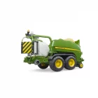 Vista trasera de la rotoempacadora John Deere C441R de Bruder con una paca blanca en el sistema de envoltura.