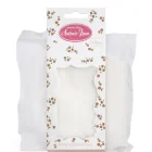 Paquete de pañales blancos para muñeca Antonio Juan mostrado junto a dos pañales desplegados.