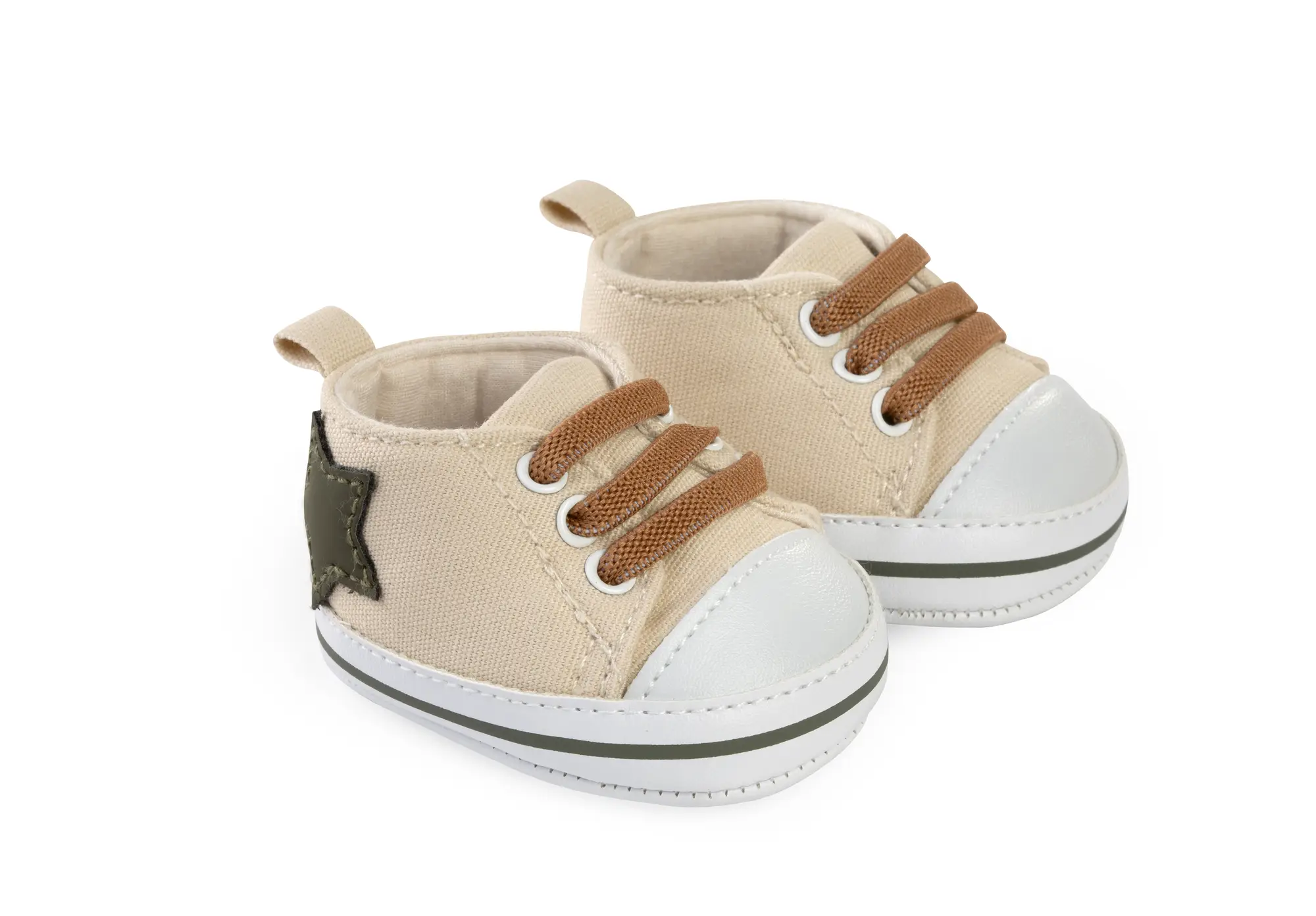 Detalle de zapatos surtidos de Antonio Juan para completar el vestuario y el juego de vestir con muñecas compatibles.