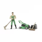 Cortacésped, escoba y rastrillo incluidos con el jardinero articulado 62103 de Bruder.