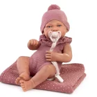 Muñeca Sweet Reborn Lúa de Antonio Juan sentada sobre una manta rosa, con gorro, chupete y conjunto de punto malva.