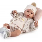 Muñeca Recién Nacida Erika Bomber de Antonio Juan recostada, de 42 cm, con cuerpo blandito, tacto especial y ropa de estilo urbano.