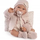 Muñeca Recién Nacida Pipa Invierno de Antonio Juan sentada, de 42 cm, con cuerpo blandito, tacto especial y relleno especial.