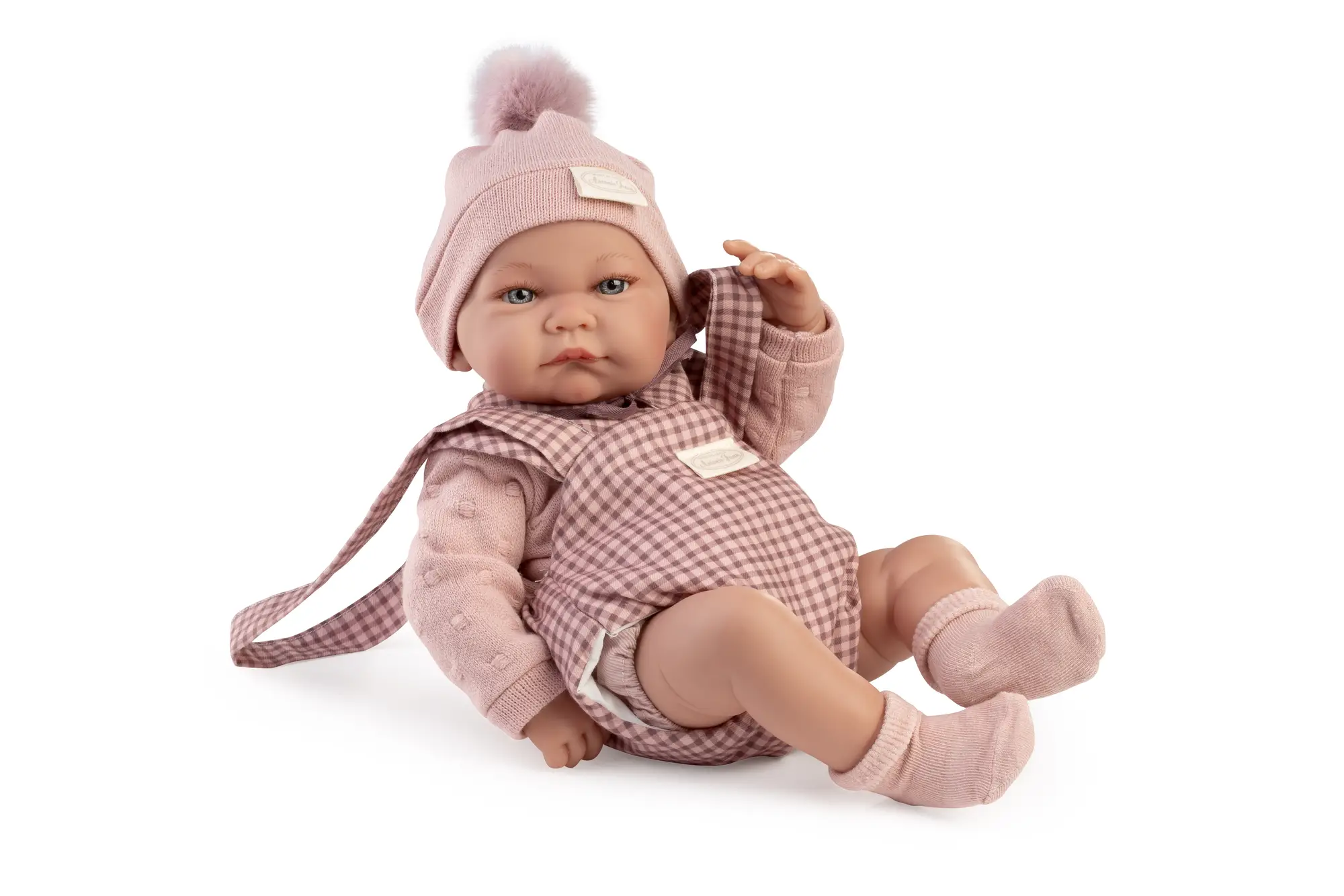 Muñeca Recién Nacida Nica Portabebé de Antonio Juan sentada, de 42 cm, con cuerpo de vinilo sexuado y tacto especial.