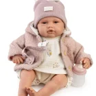 Muñeca Reborn Baby Love Invierno en primer plano, con gorro rosa de pompón, abrigo de pelo y vestido floral.