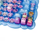 Personajes coleccionables del Clickeez Teclado Megapack Serie 3 de Bizak colocados sobre la base.
